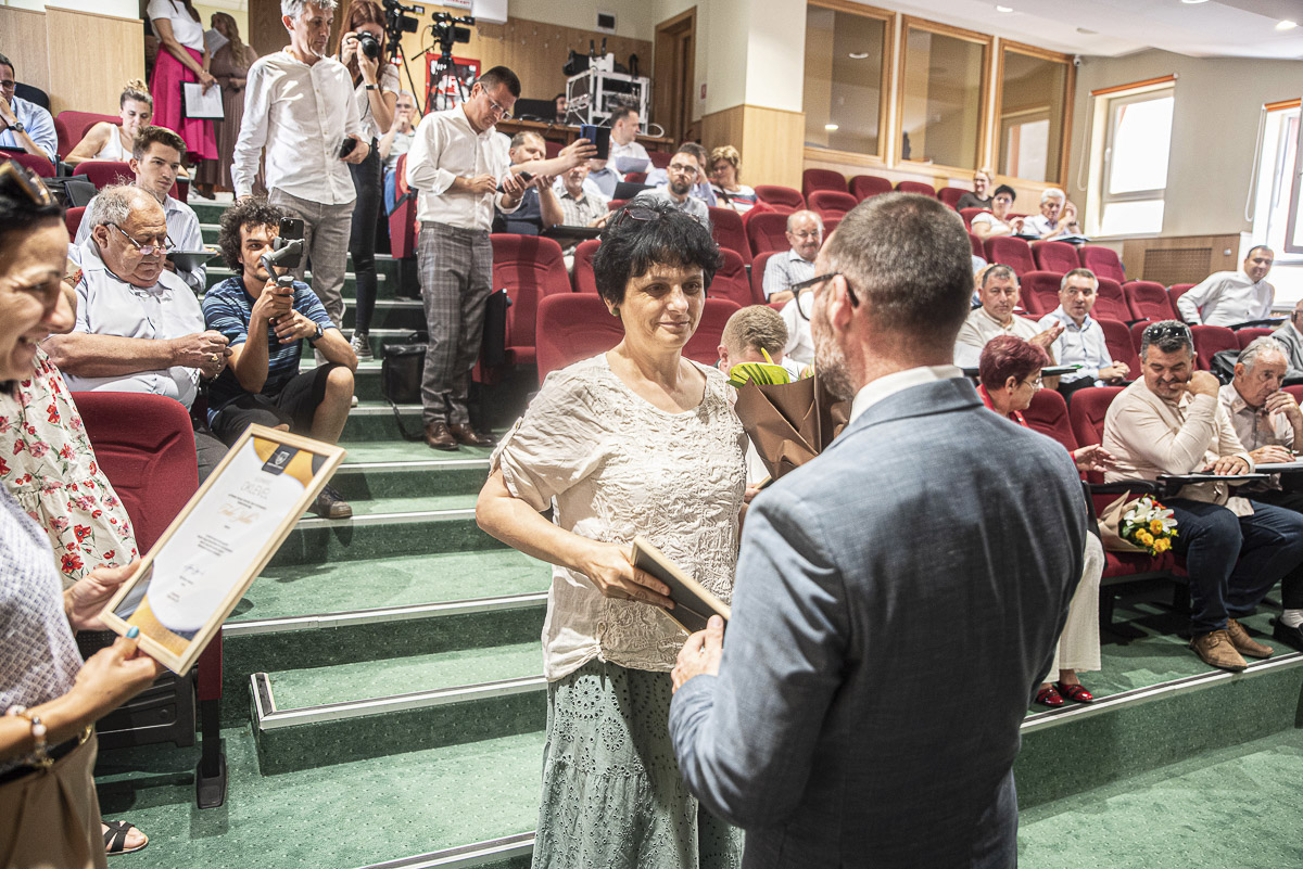 12 millió lejes hitelt vesz fel a megyei tanács